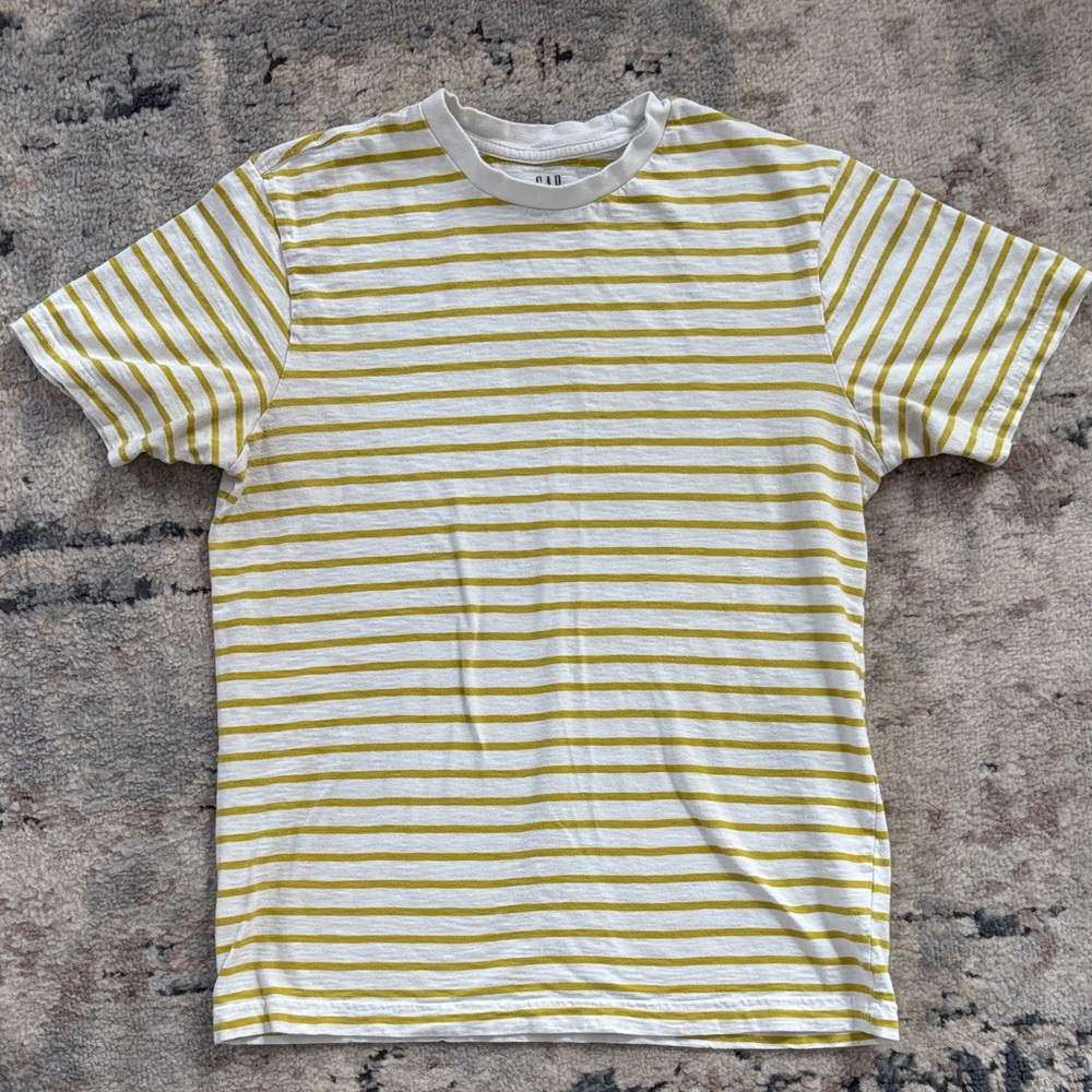 GAP Men's White and Yellow Striped Tee size Medium